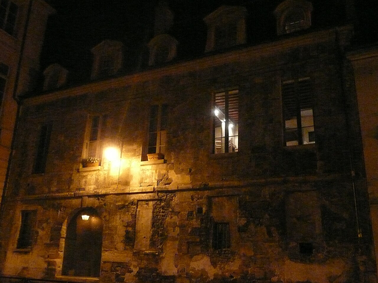 Rue calme du Marais, Paris